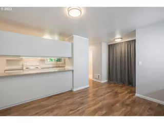 Photo #4: 23343323 Listing