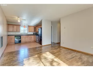 Photo #3: 23343465 Listing