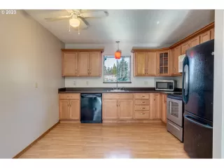 Photo #5: 23343465 Listing