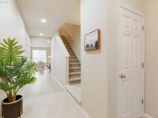 Photo #4: 23343776 Listing