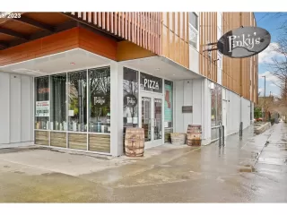 Photo #4: 23343973 Listing