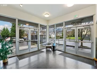 Photo #5: 23343973 Listing