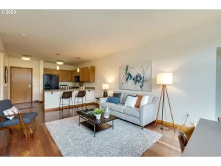 Photo #5: 23343995 Listing