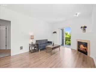 Photo #4: 23344627 Listing