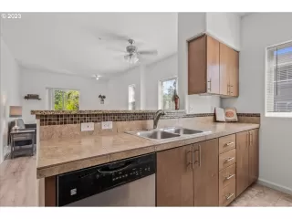 Photo #5: 23344627 Listing