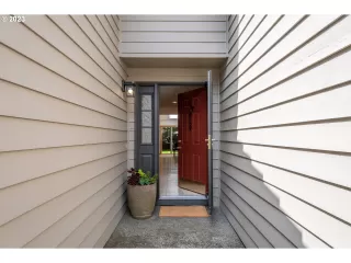 Photo #5: 23345035 Listing