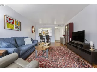 Photo #4: 23345513 Listing