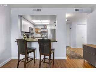 Photo #6: 23345513 Listing