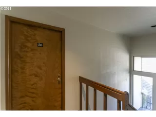 Photo #4: 23347755 Listing