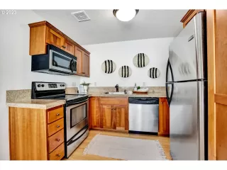 Photo #4: 23348335 Listing