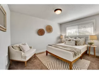 Photo #5: 23348335 Listing