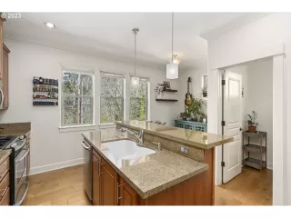 Photo #3: 23348581 Listing