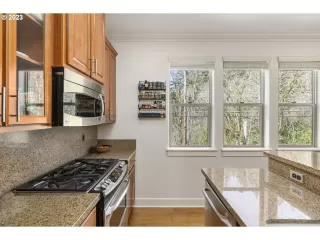 Photo #4: 23348581 Listing