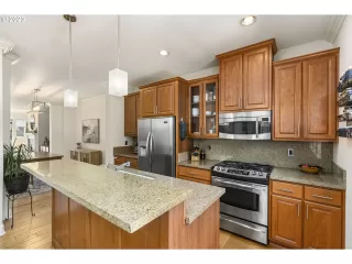 Photo #5: 23348581 Listing