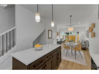 Photo #2: 23349285 Listing