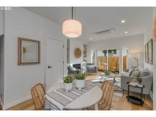 Photo #6: 23349285 Listing