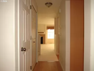 Photo #5: 23349294 Listing