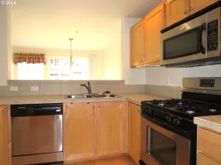 Photo #6: 23349294 Listing