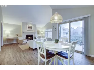 Photo #4: 23349787 Listing