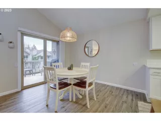 Photo #5: 23349787 Listing