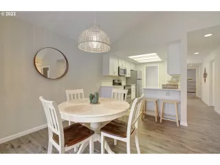 Photo #6: 23349787 Listing