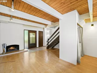 Photo #5: 23351288 Listing 