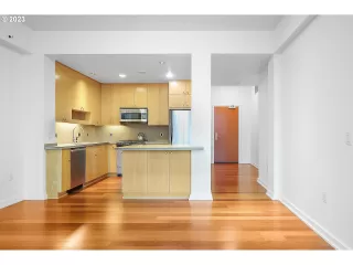 Photo #2: 23351378 Listing 