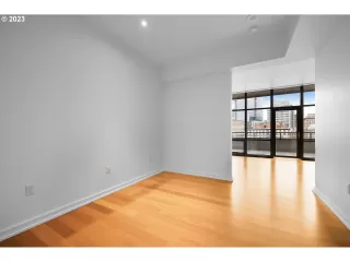 Photo #6: 23351378 Listing 