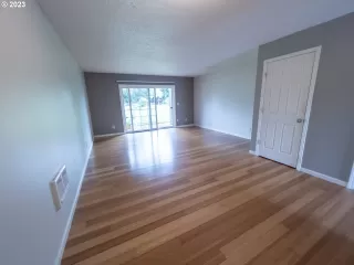 Photo #2: 23351393 Listing