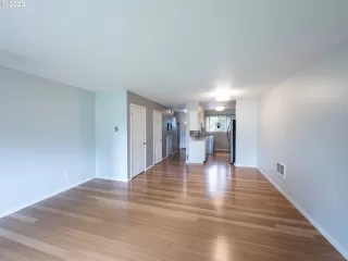 Photo #3: 23351393 Listing