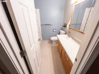 Photo #5: 23351393 Listing