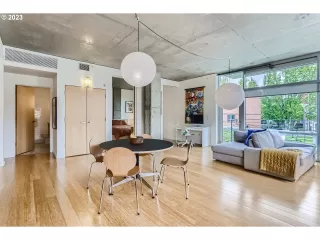 Photo #5: 23351686 Listing 