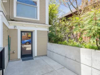 Photo #5: 23352399 Listing