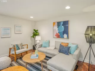 Photo #6: 23352399 Listing