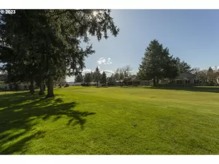 Photo #4: 23352750 Listing