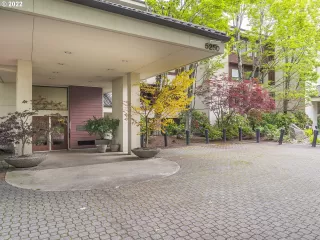 Photo #1: 23352928 Listing