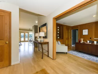 Photo #4: 23352928 Listing