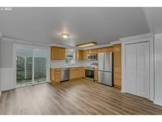 Photo #4: 23353289 Listing