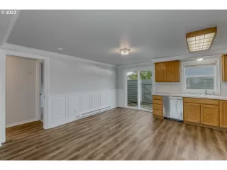 Photo #5: 23353289 Listing