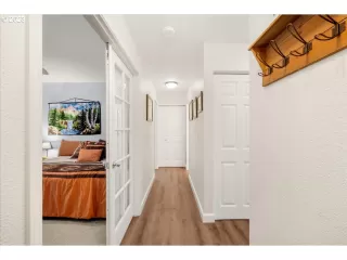 Photo #2: 23353376 Listing