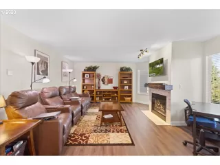 Photo #5: 23353376 Listing