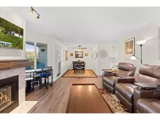 Photo #6: 23353376 Listing