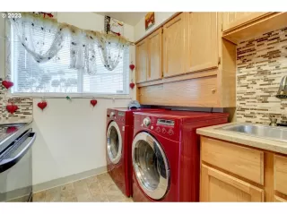 Photo #3: 23353681 Listing