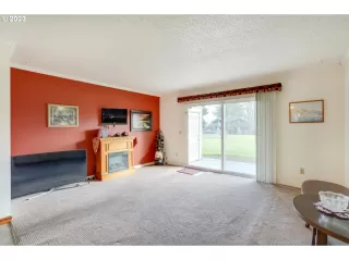 Photo #5: 23353681 Listing