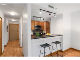 Photo #5: 23354232 Listing 