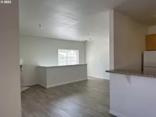 Photo #4: 23354285 Listing