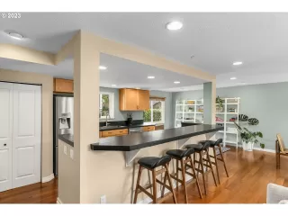 Photo #2: 23355342 Listing