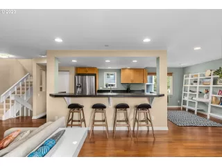 Photo #3: 23355342 Listing