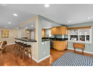 Photo #4: 23355342 Listing