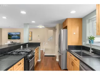 Photo #5: 23355342 Listing